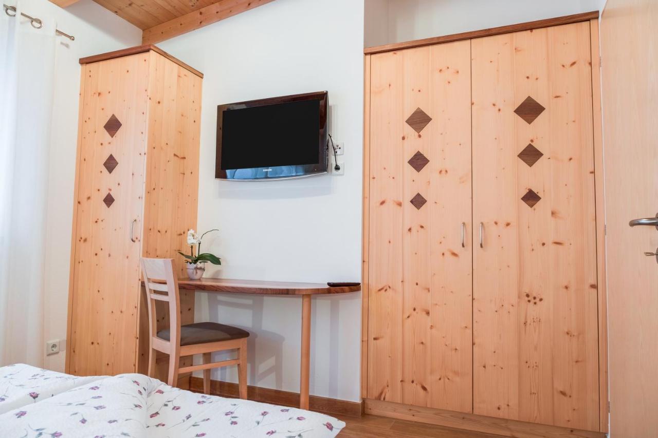 Appartement Hofschenke Pfeiftal - Heuduft à San Martino In Passiria  Extérieur photo